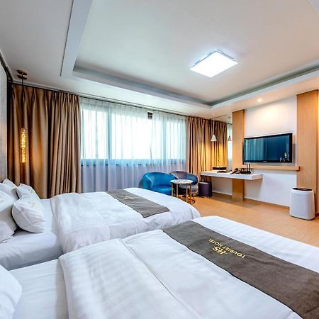 Hs Tourist Hotel Yeosu Bagian luar foto
