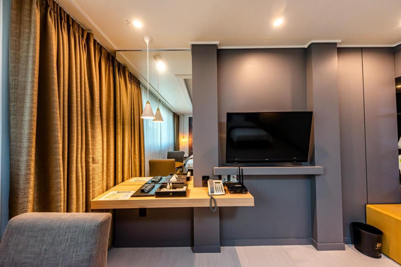 Hs Tourist Hotel Yeosu Bagian luar foto