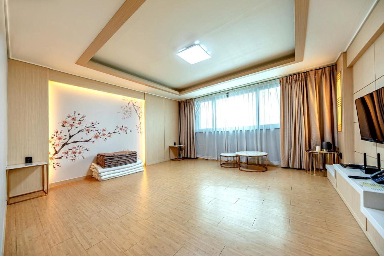 Hs Tourist Hotel Yeosu Bagian luar foto