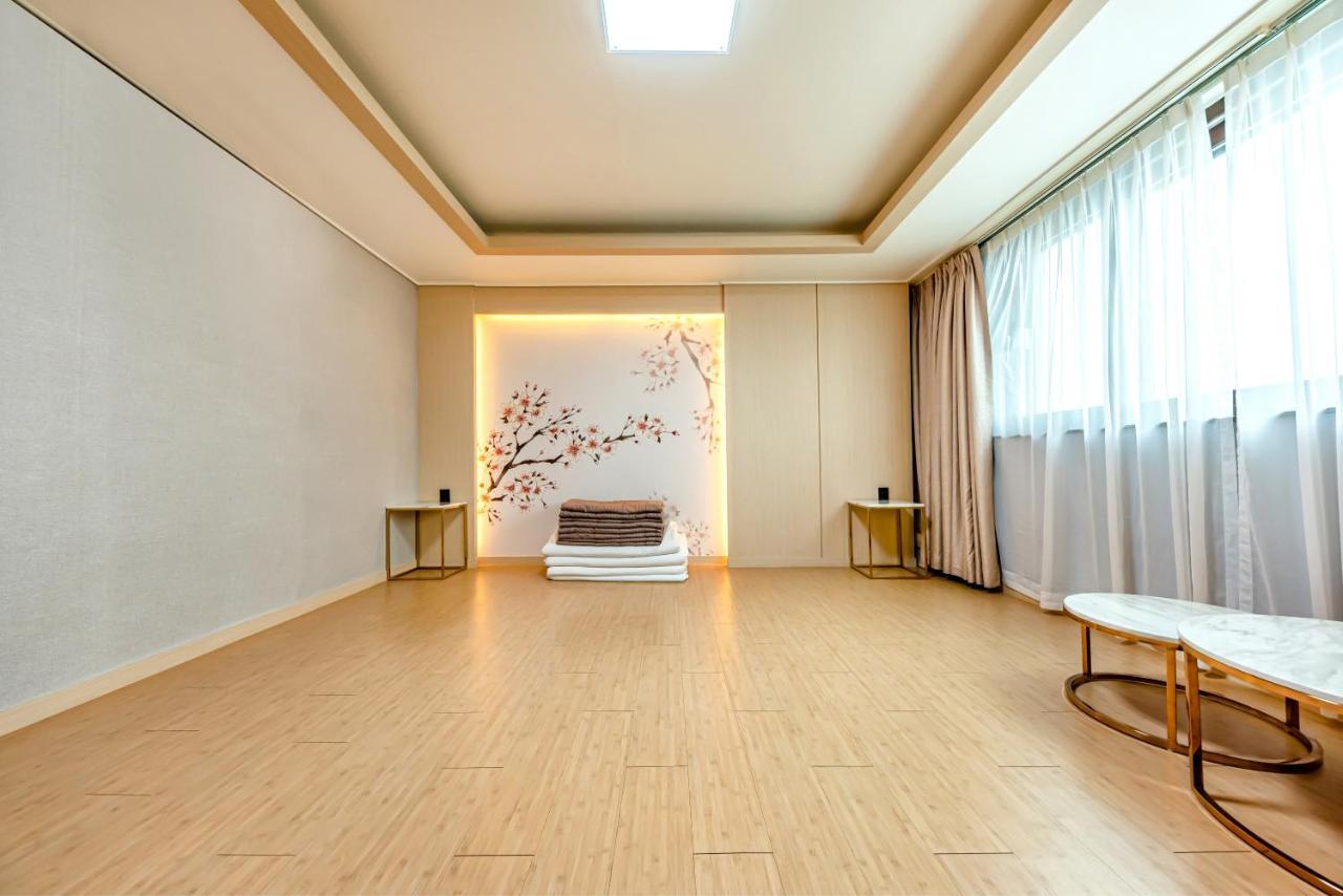 Hs Tourist Hotel Yeosu Bagian luar foto