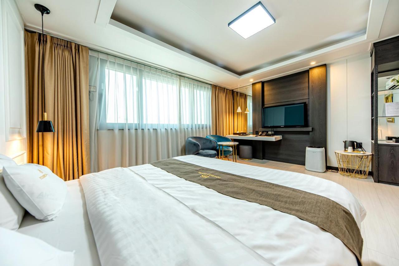 Hs Tourist Hotel Yeosu Bagian luar foto