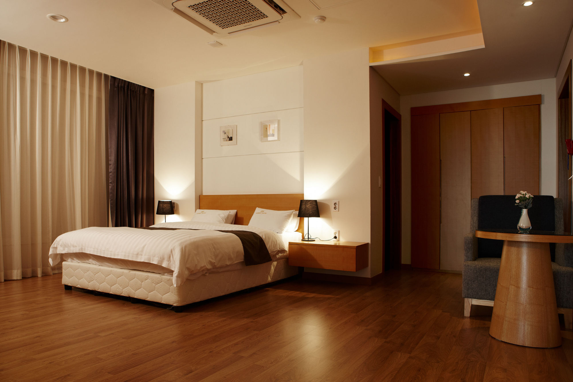 Hs Tourist Hotel Yeosu Bagian luar foto